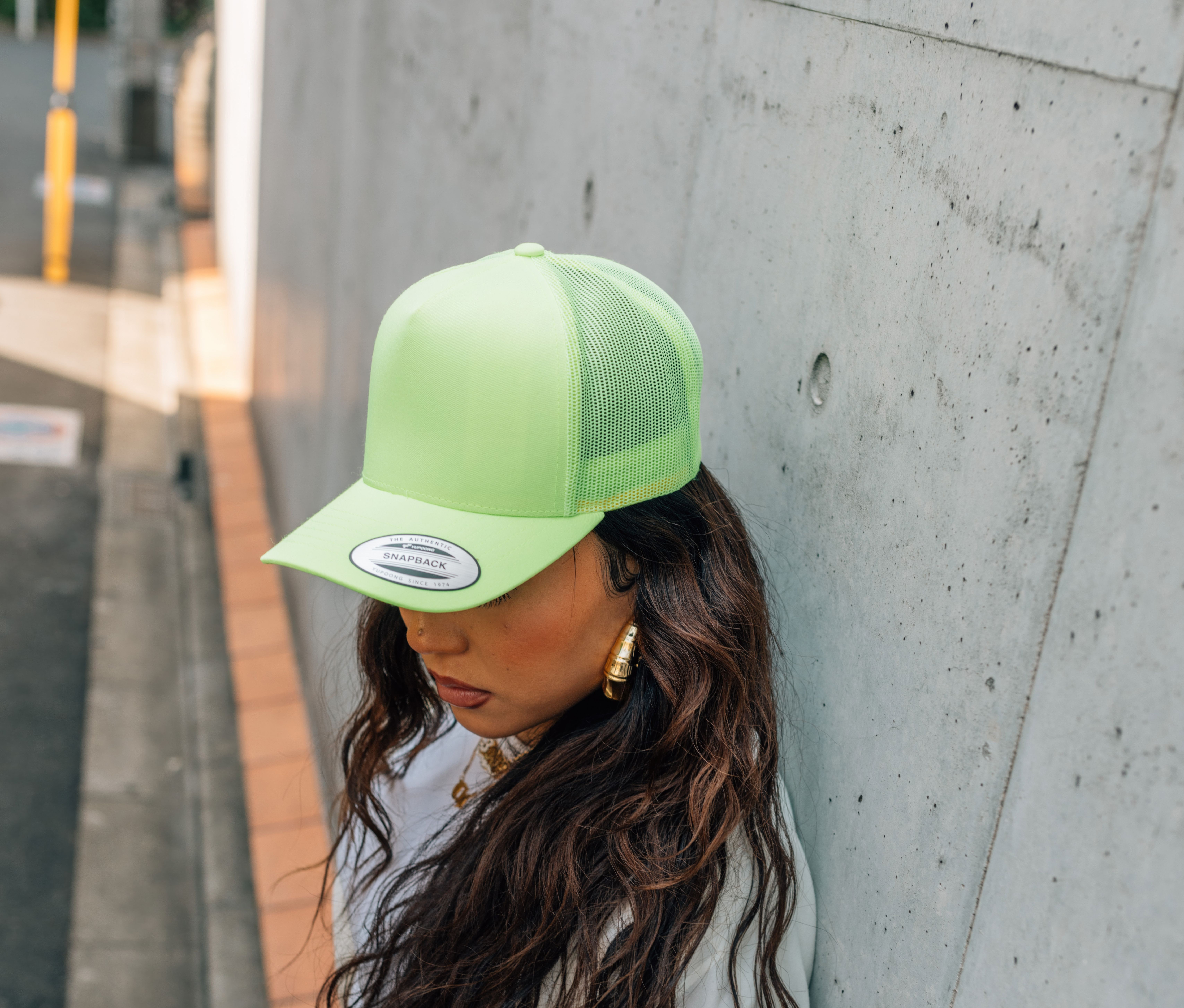 NEON RETRO TRUCKER